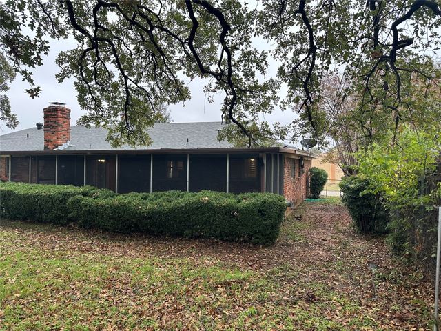 532 Plainview Drive, Hurst, TX 76054