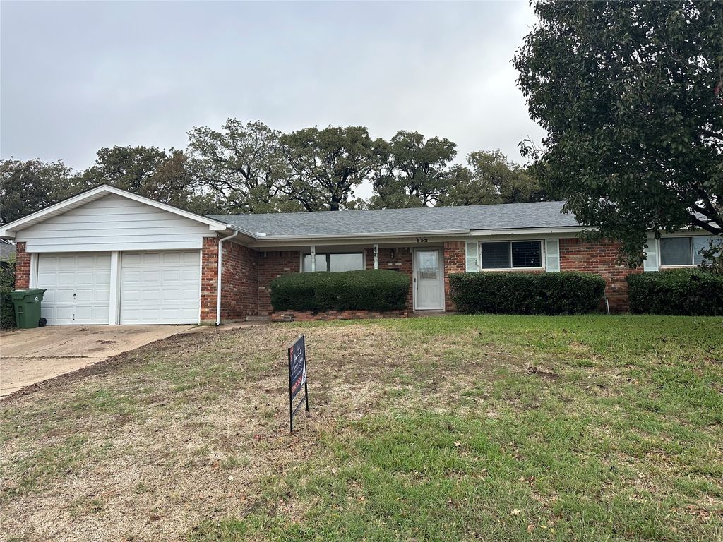 532 Plainview Drive, Hurst, TX 76054