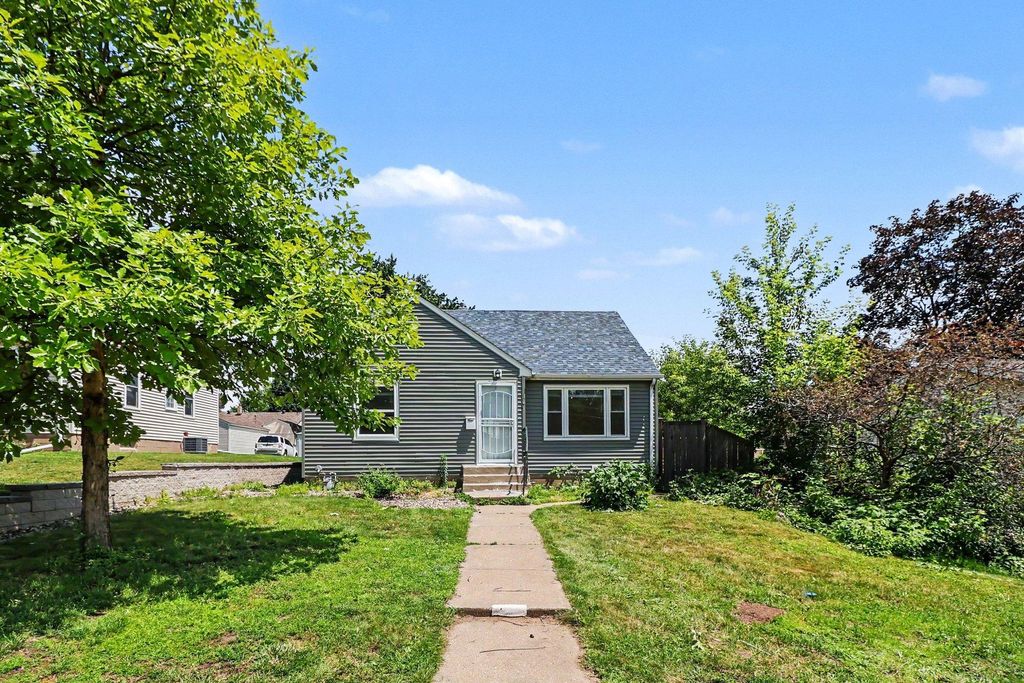 145 18th Avenue S, South Saint Paul, MN 55075