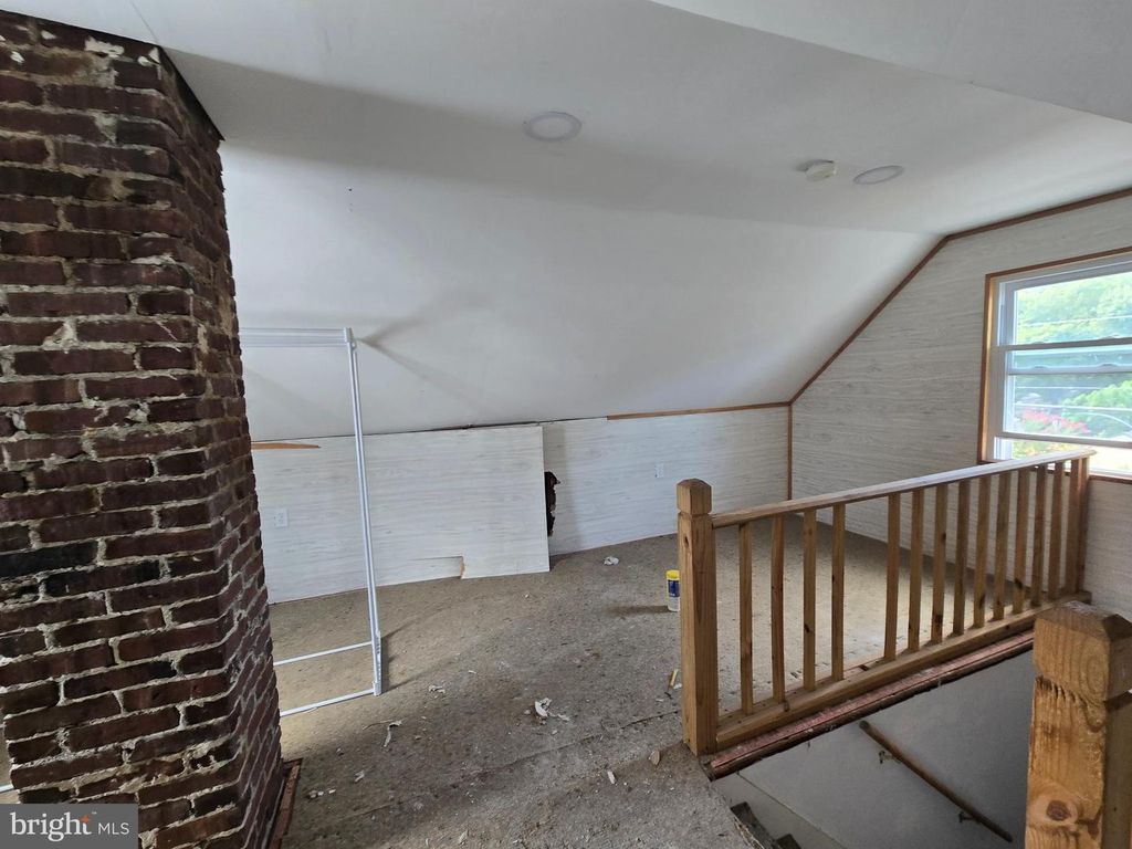 1 E MAPLE AVE, Morrisville, PA 19067