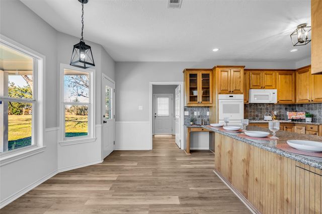 1075 Harrisburg Road, Brenham, TX 77833