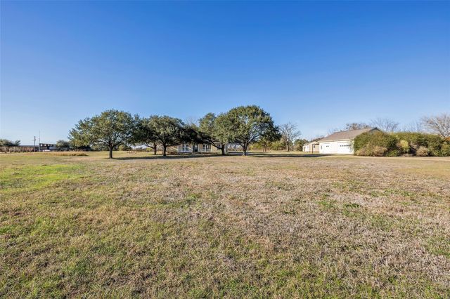 1075 Harrisburg Road, Brenham, TX 77833