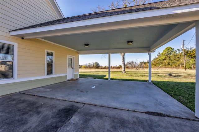 1075 Harrisburg Road, Brenham, TX 77833