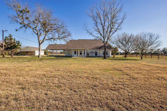 1075 Harrisburg Road, Brenham, TX 77833