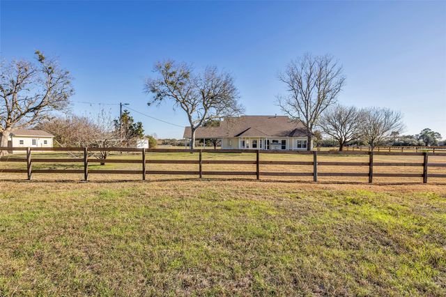 1075 Harrisburg Road, Brenham, TX 77833