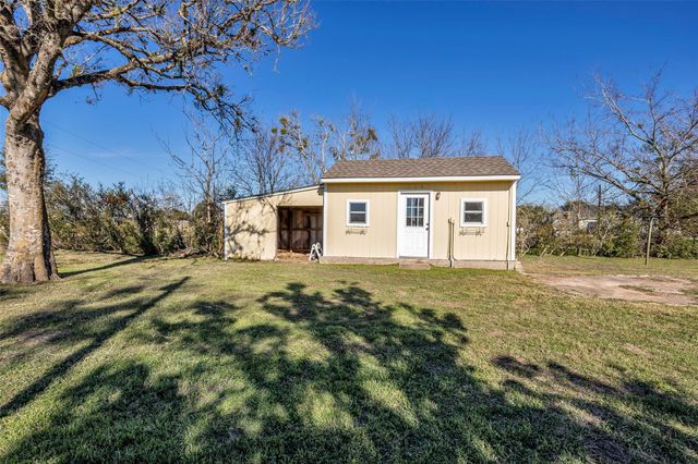 1075 Harrisburg Road, Brenham, TX 77833