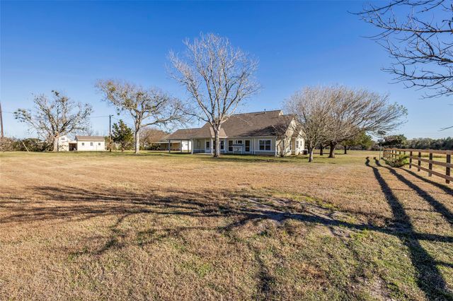 1075 Harrisburg Road, Brenham, TX 77833