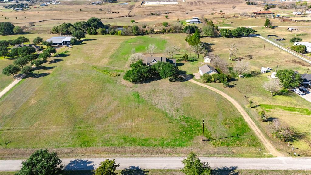 1075 Harrisburg Road, Brenham, TX 77833