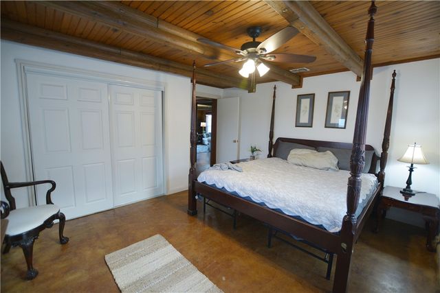 322 Lakeside Dr, Corpus Christi, TX 78418