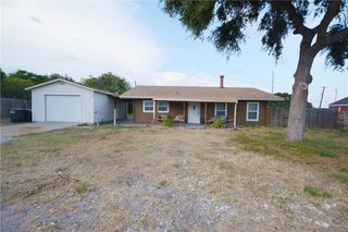 322 Lakeside Dr, Corpus Christi, TX 78418