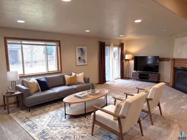 7504 S Aftyn Ave Avenue, Sioux Falls, SD 57108