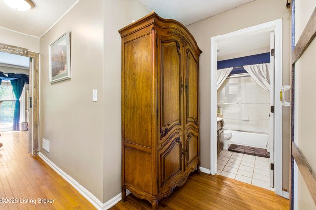 2010 Clearview Dr, La Grange, KY 40031