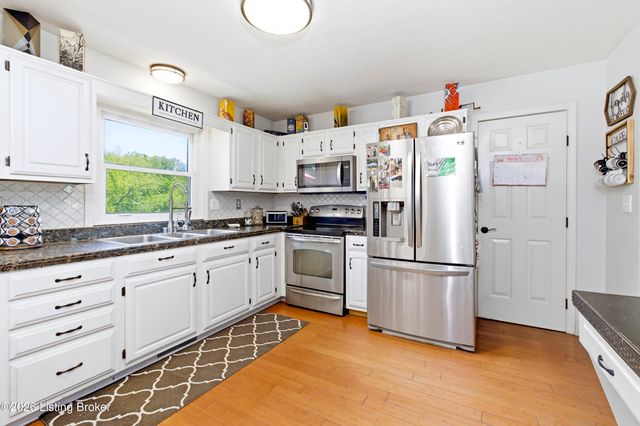 2010 Clearview Dr, La Grange, KY 40031