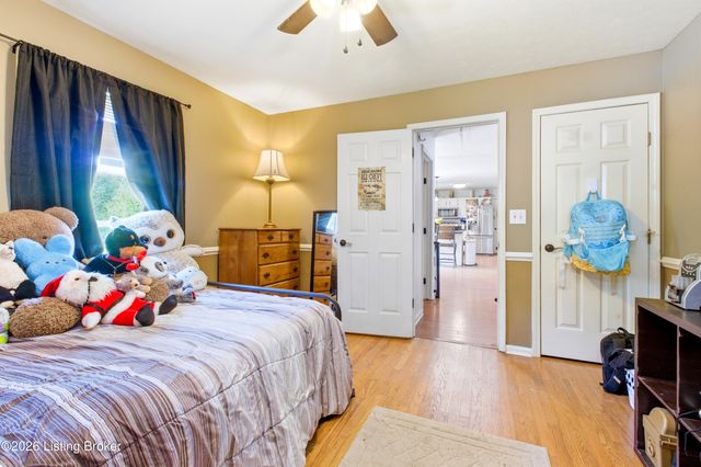 2010 Clearview Dr, La Grange, KY 40031