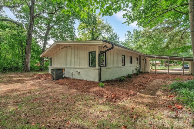 233 Dogwood Drive, Mount Holly, NC 28120