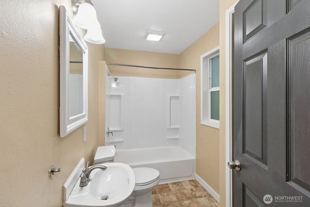 2502 N Lafayette Avenue, Bremerton, WA 98312