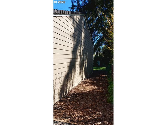 855 S 57TH St, Springfield, OR 97478