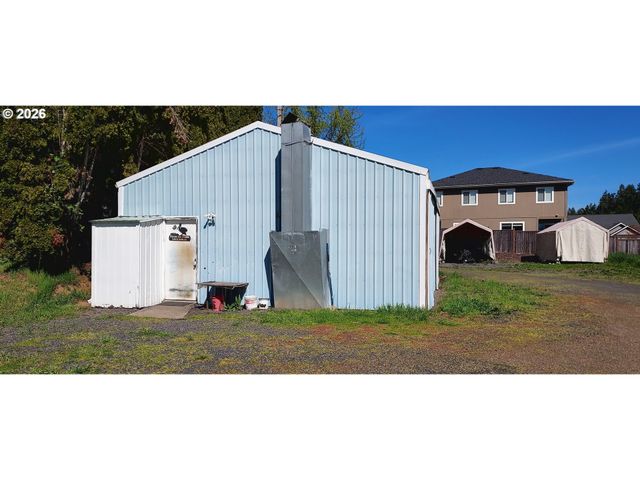855 S 57TH St, Springfield, OR 97478