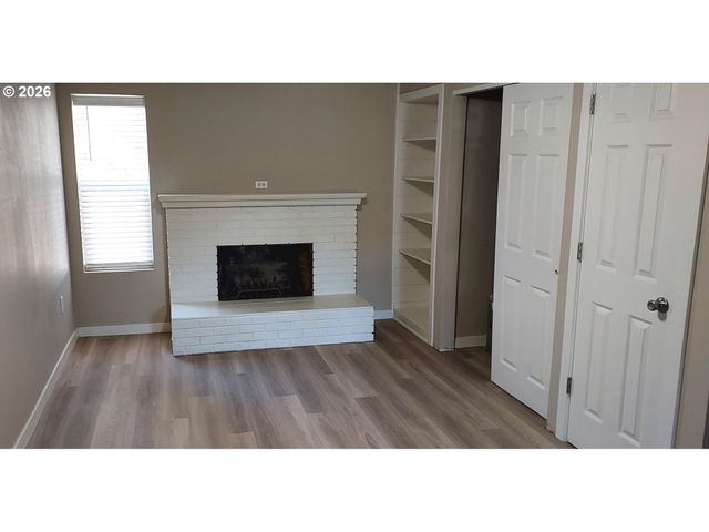 855 S 57TH St, Springfield, OR 97478