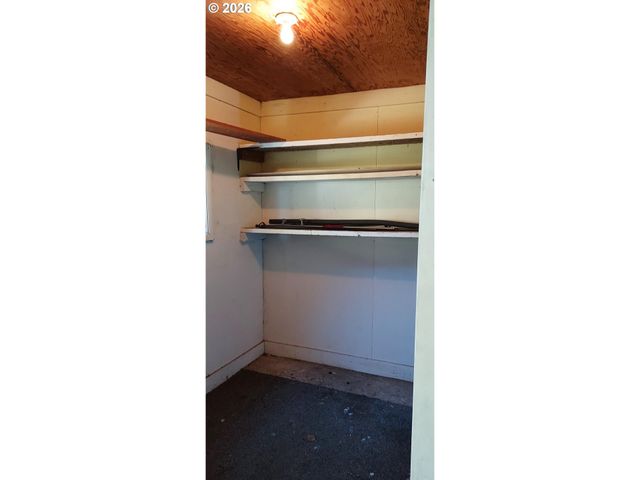 855 S 57TH St, Springfield, OR 97478