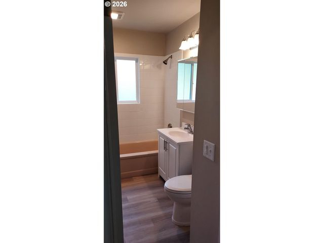 855 S 57TH St, Springfield, OR 97478