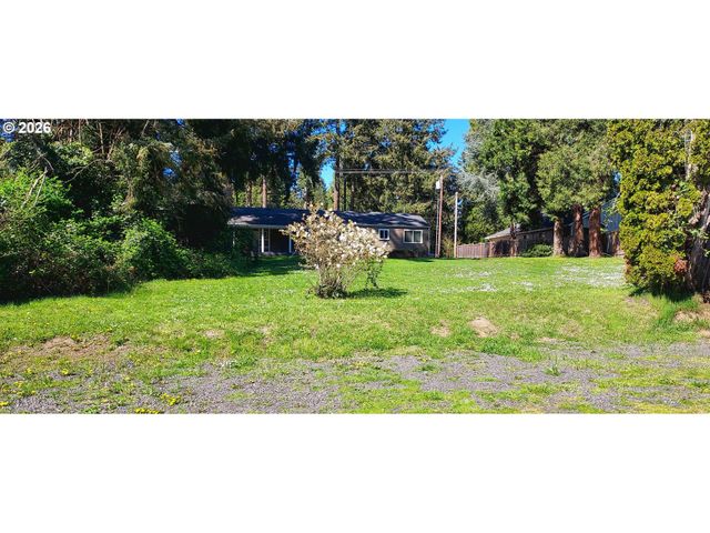 855 S 57TH St, Springfield, OR 97478