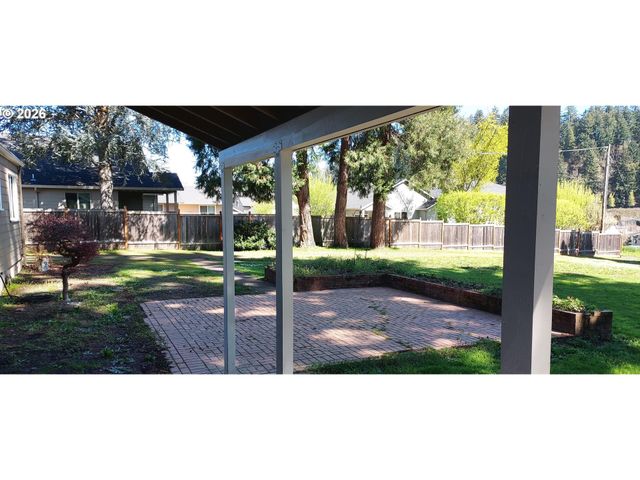 855 S 57TH St, Springfield, OR 97478