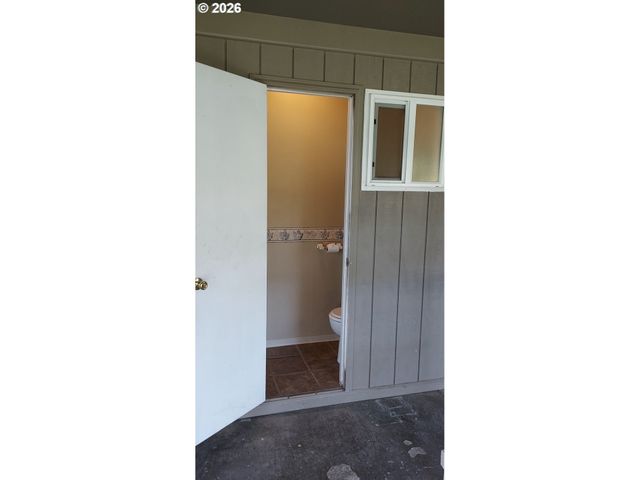 855 S 57TH St, Springfield, OR 97478