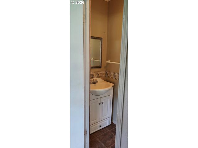 855 S 57TH St, Springfield, OR 97478