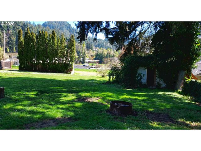 855 S 57TH St, Springfield, OR 97478