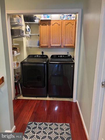 300 BEVERLEY PL, Edgewater, MD 21037