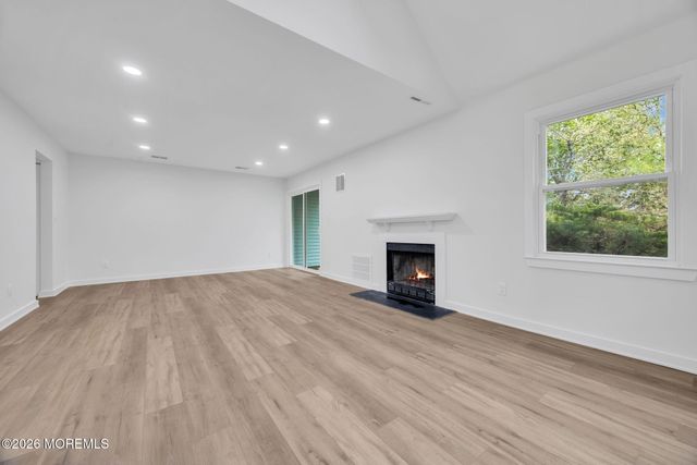 8 Jennings Court, Freehold, NJ 07728