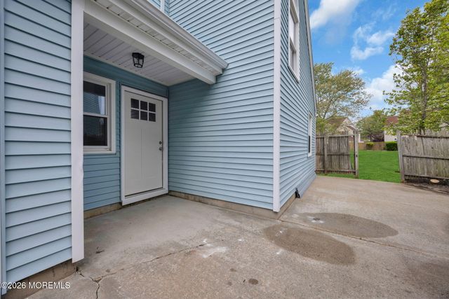 8 Jennings Court, Freehold, NJ 07728