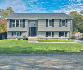 41 Hart Ave, Taunton, MA 02780