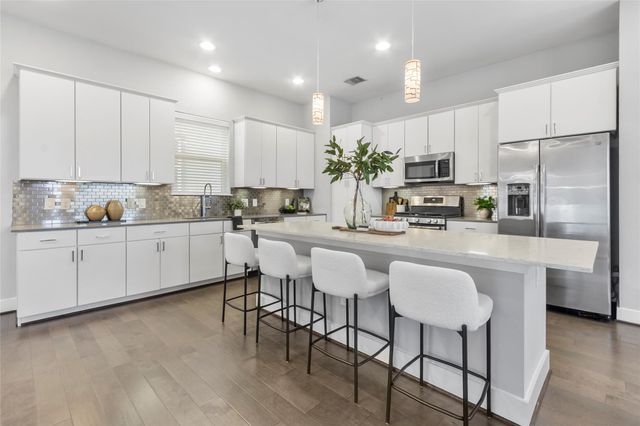 8409 Hempstead Road H, Houston, TX 77008