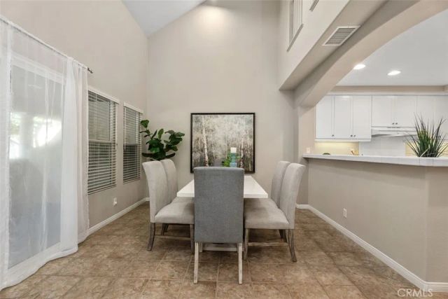 44 Burlingame, Irvine, CA 92602