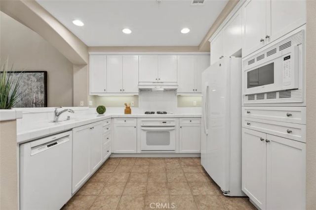 44 Burlingame, Irvine, CA 92602