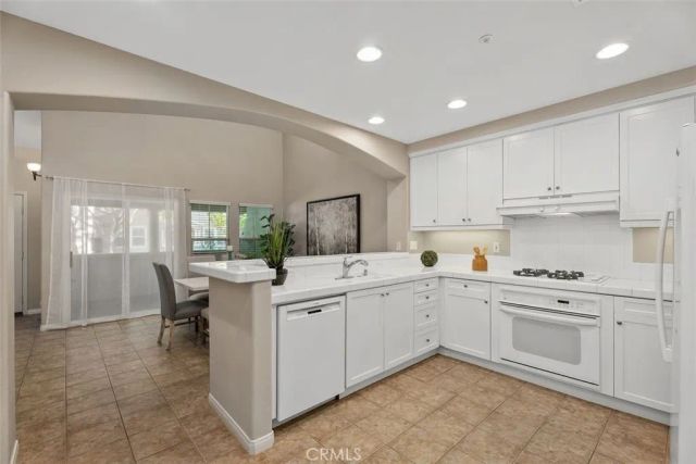 44 Burlingame, Irvine, CA 92602