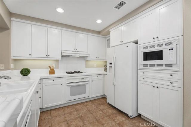 44 Burlingame, Irvine, CA 92602