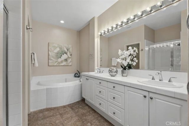 44 Burlingame, Irvine, CA 92602