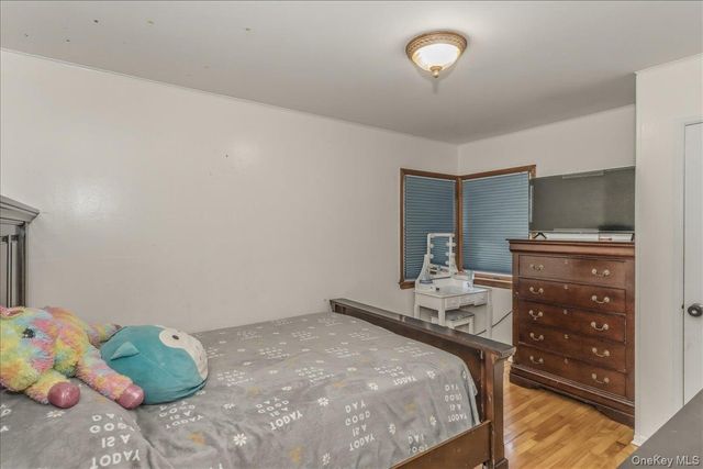 597 Seminole Road, Franklin Square, NY 11010