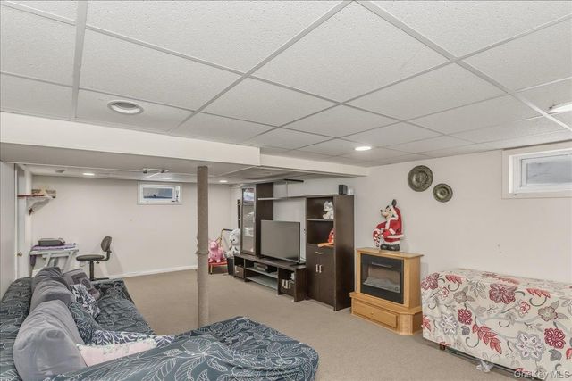 597 Seminole Road, Franklin Square, NY 11010