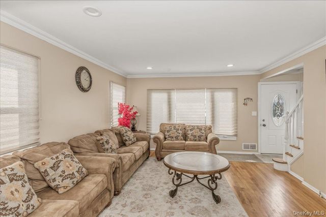 597 Seminole Road, Franklin Square, NY 11010