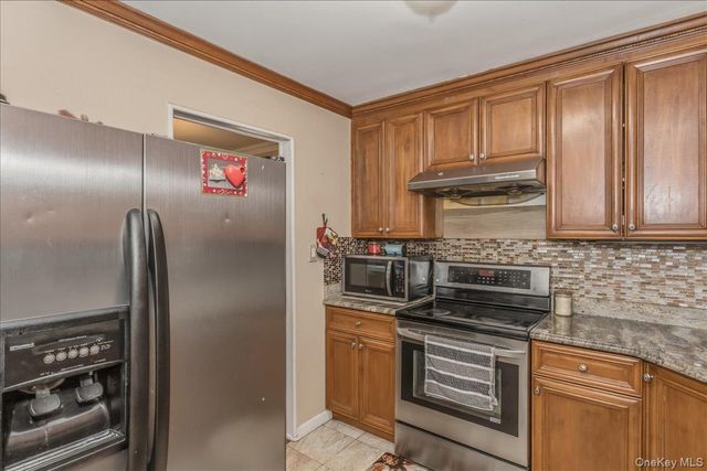 597 Seminole Road, Franklin Square, NY 11010