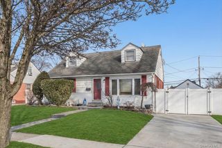 597 Seminole Road, Franklin Square, NY 11010