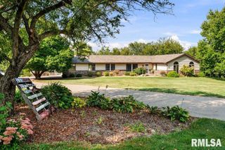 11640 61ST Avenue Place, Blue Grass, IA 52726