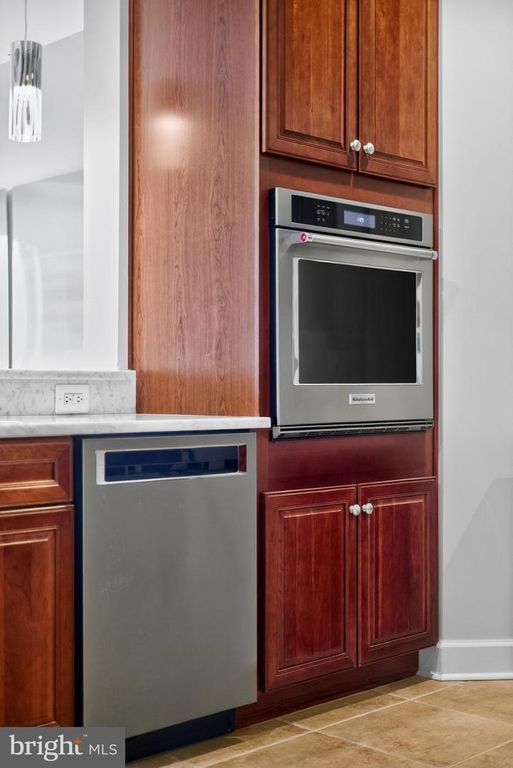 Image 21 of property listing at 1915 TOWNE CENTRE BLVD #1014, Annapolis, MD 21401