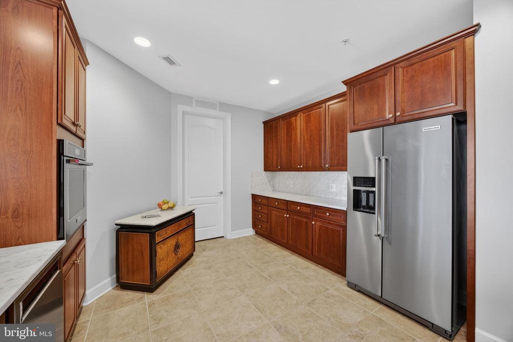 Image 24 of property listing at 1915 TOWNE CENTRE BLVD #1014, Annapolis, MD 21401