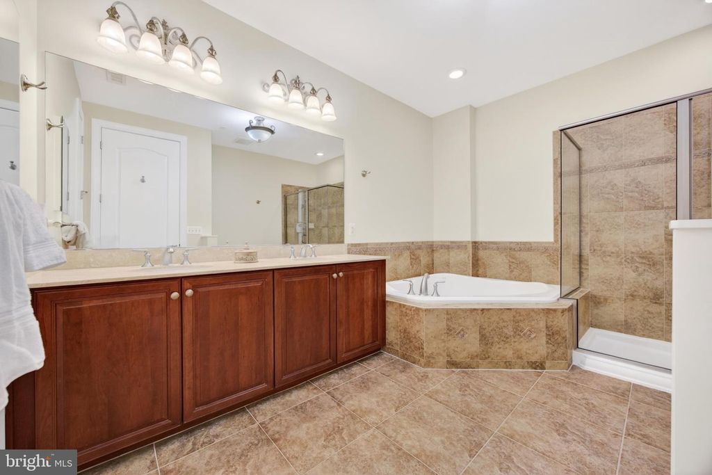 Image 32 of property listing at 1915 TOWNE CENTRE BLVD #1014, Annapolis, MD 21401
