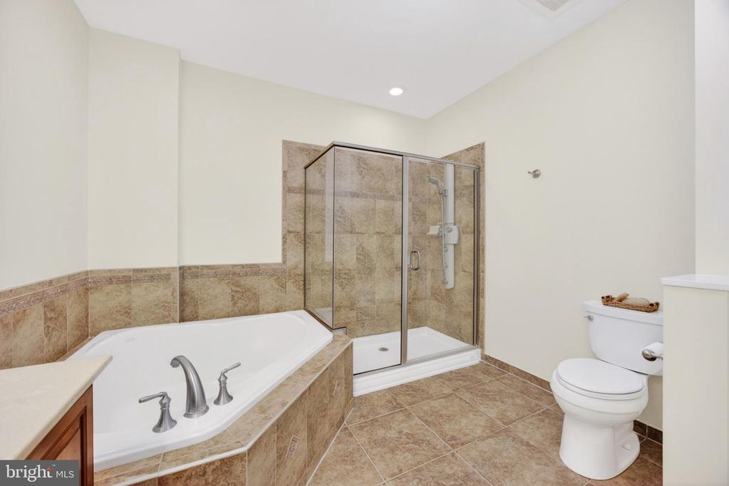 Image 33 of property listing at 1915 TOWNE CENTRE BLVD #1014, Annapolis, MD 21401